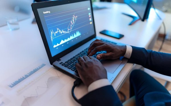 How Is Blockchain Technology Streamlining Cross-Border Supply Chain Operations?