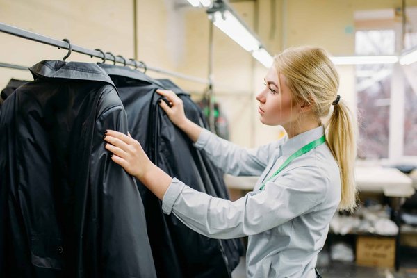 What Are the Best Statement Sleeve Silhouettes for Corporate Presentations?
